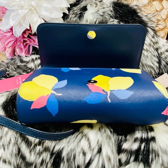 nwt! L🍋VE! this kate spade ♠️ small flap crossbody in citrus print - Picture 11 of 17
